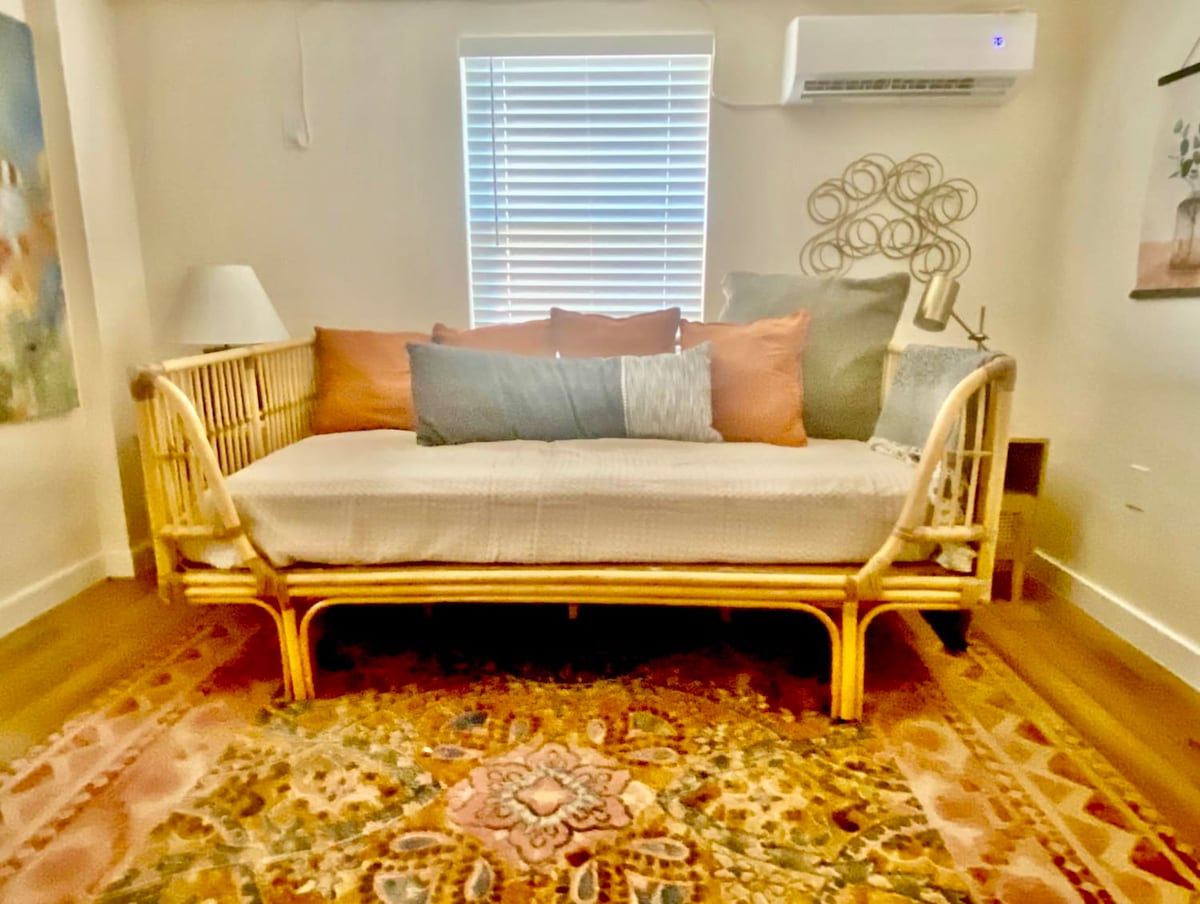 Casa Eleven | Walkable Area | East Austin Stay
