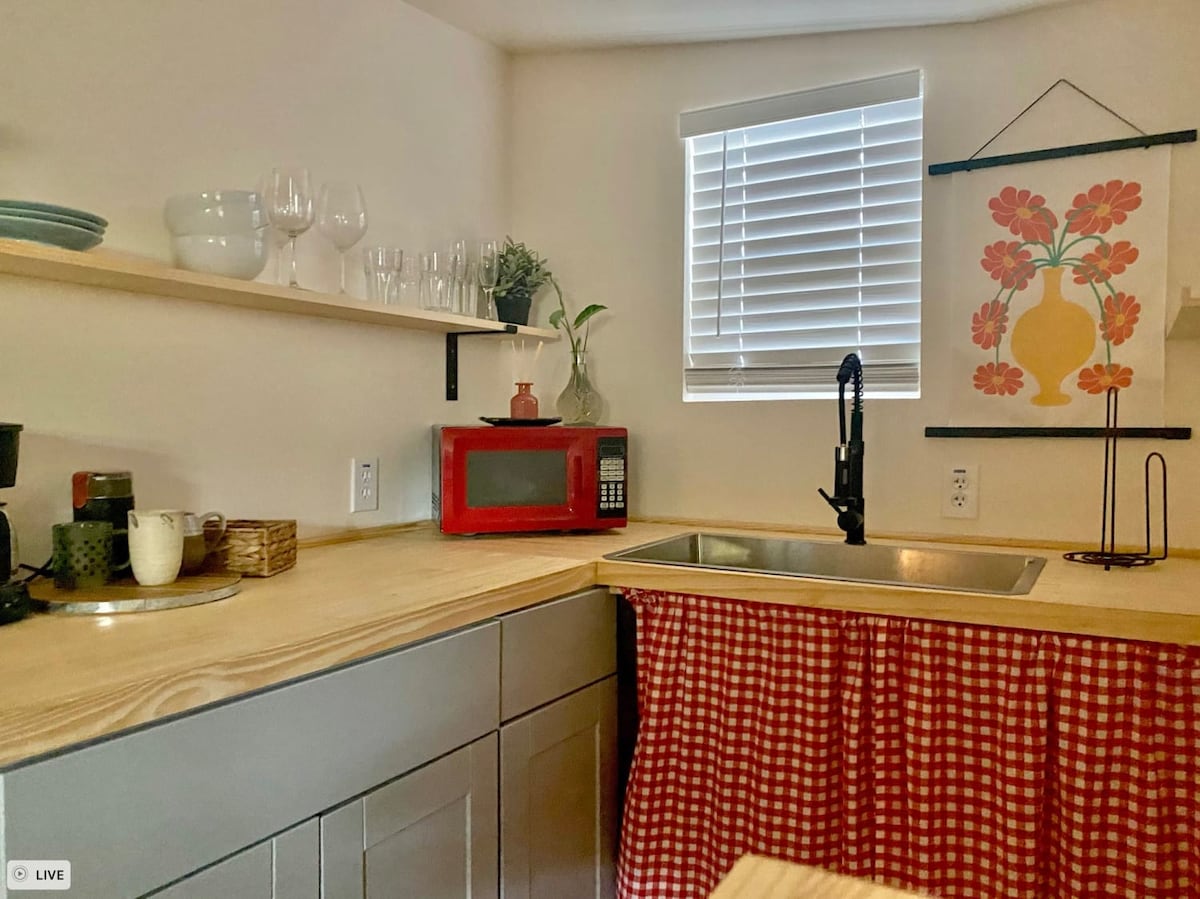 Casa Eleven | Walkable Area | East Austin Stay
