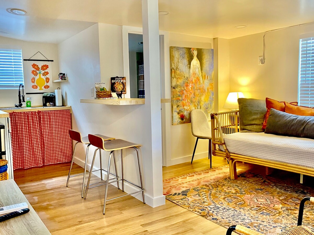 Casa Eleven | Walkable Area | East Austin Stay