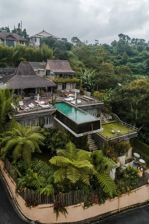 Little Lake | Entire Villa