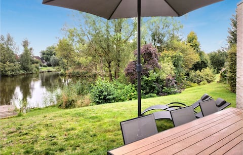 Lovely home in Vlagtwedde with kitchen