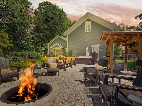 Fowler Farmhouse | Downtown | Beach | Hot tub +Bar