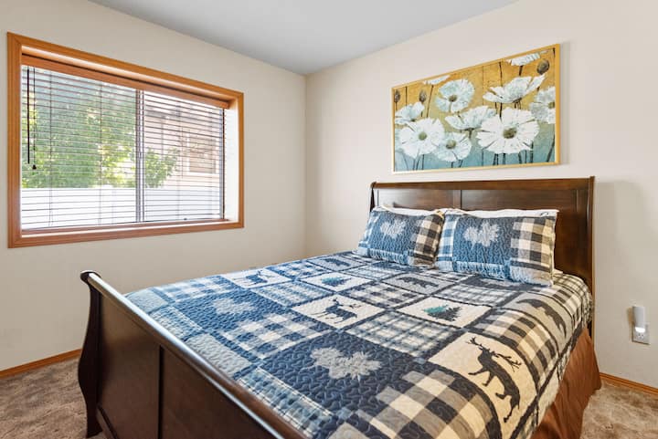 Lit queen size (2 personnes)