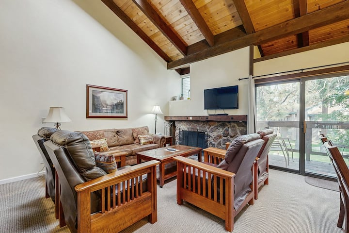 All-season 2br With Loft With Pool - Near Skiing - South Lake Tahoe, CA