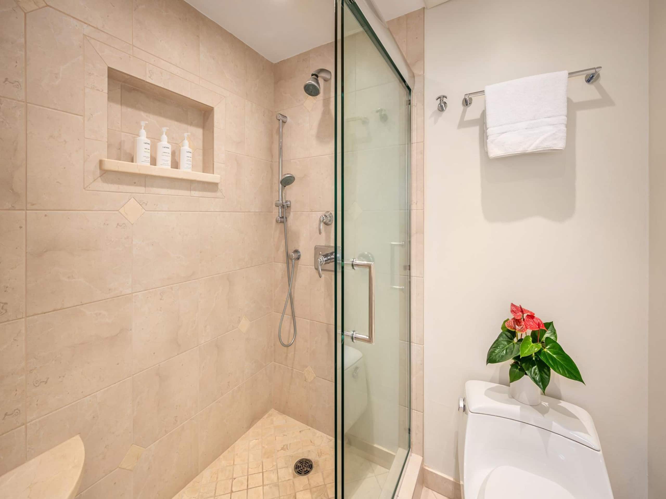 Condo in Lahaina · ★5.0 · 2 bedrooms · 4 beds · 2 private baths - Image 18