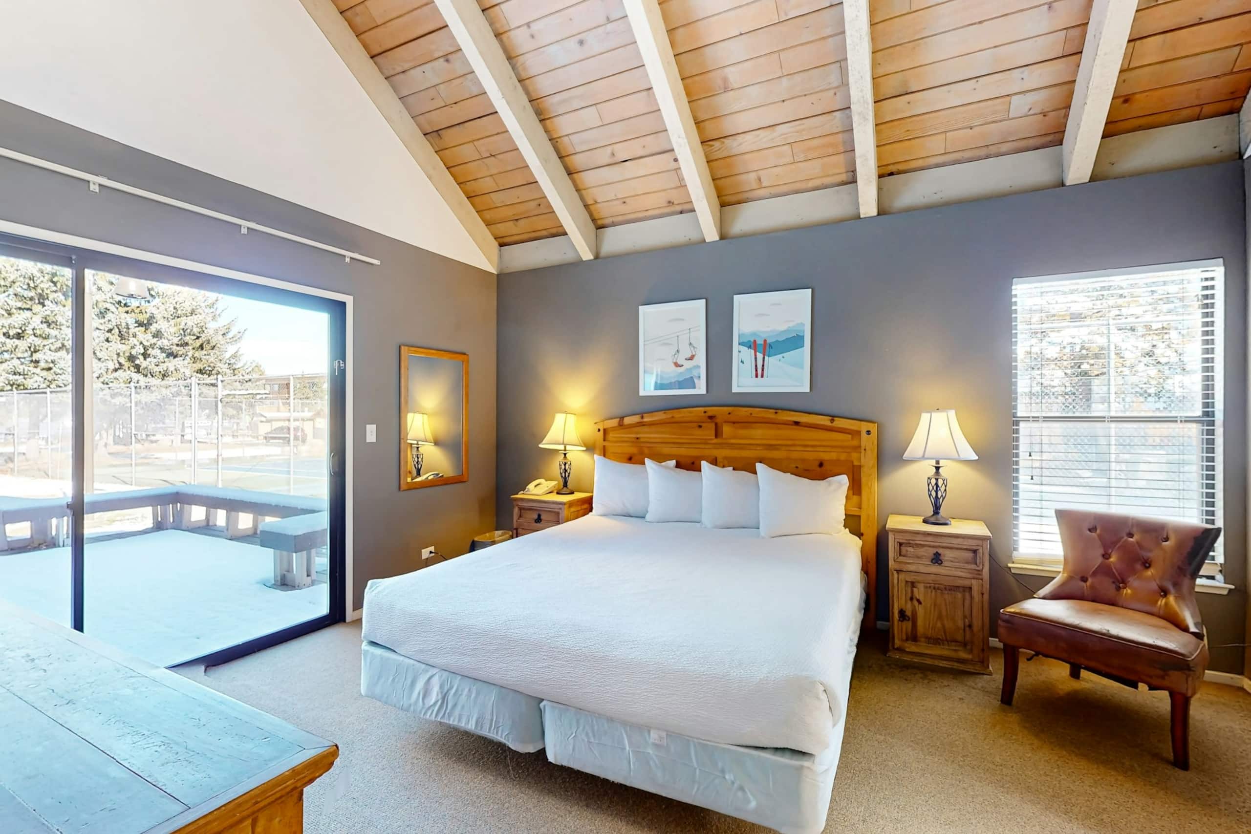 Lakefront Townhome with Pier & Beach Access - Photo 10