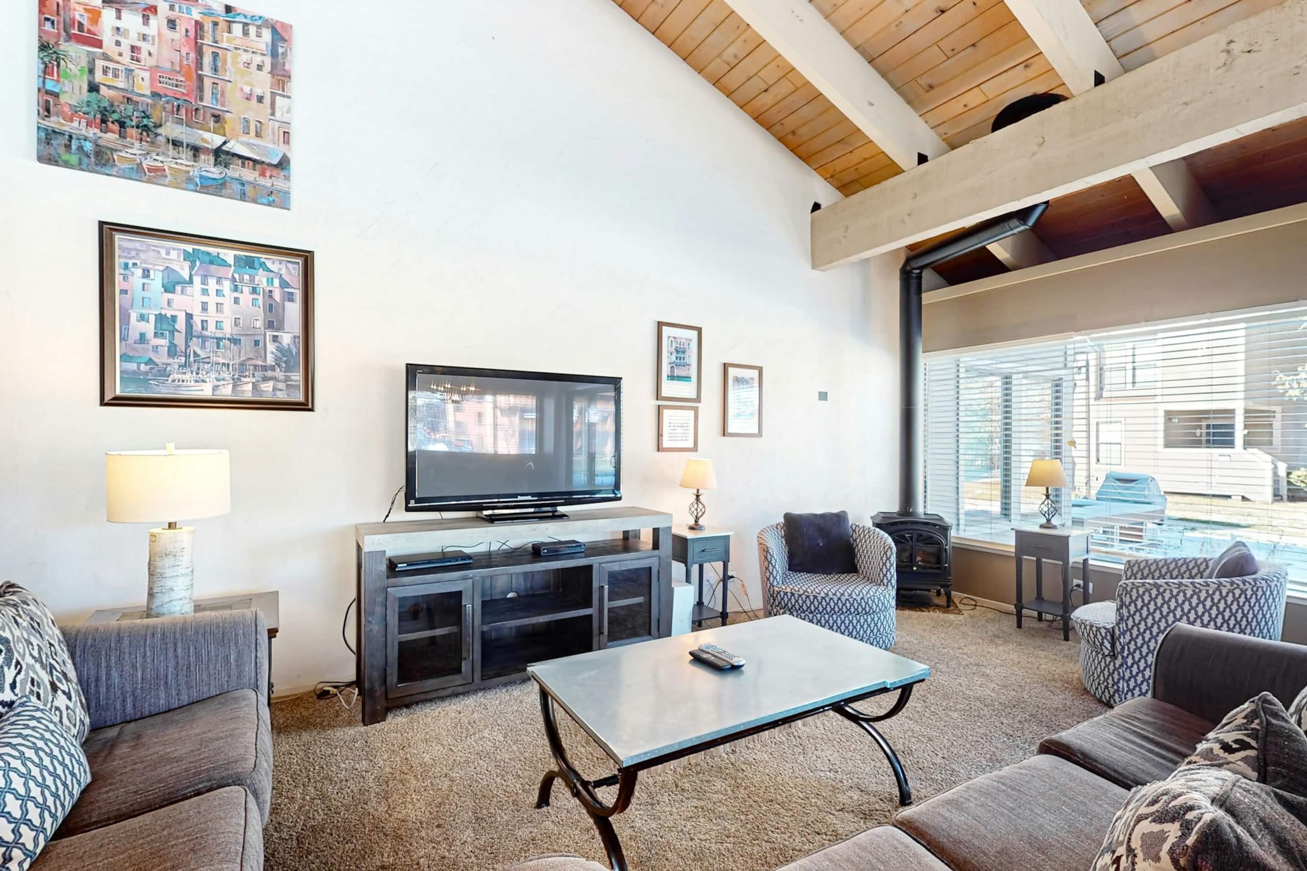 Lakefront Townhome with Pier & Beach Access - Photo 5