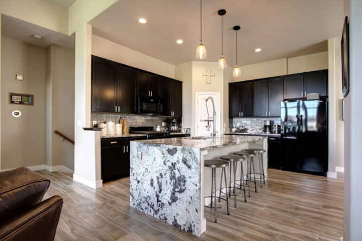 Spacious 3 Bdr Townhome On Golf Course - Broomfield, CO