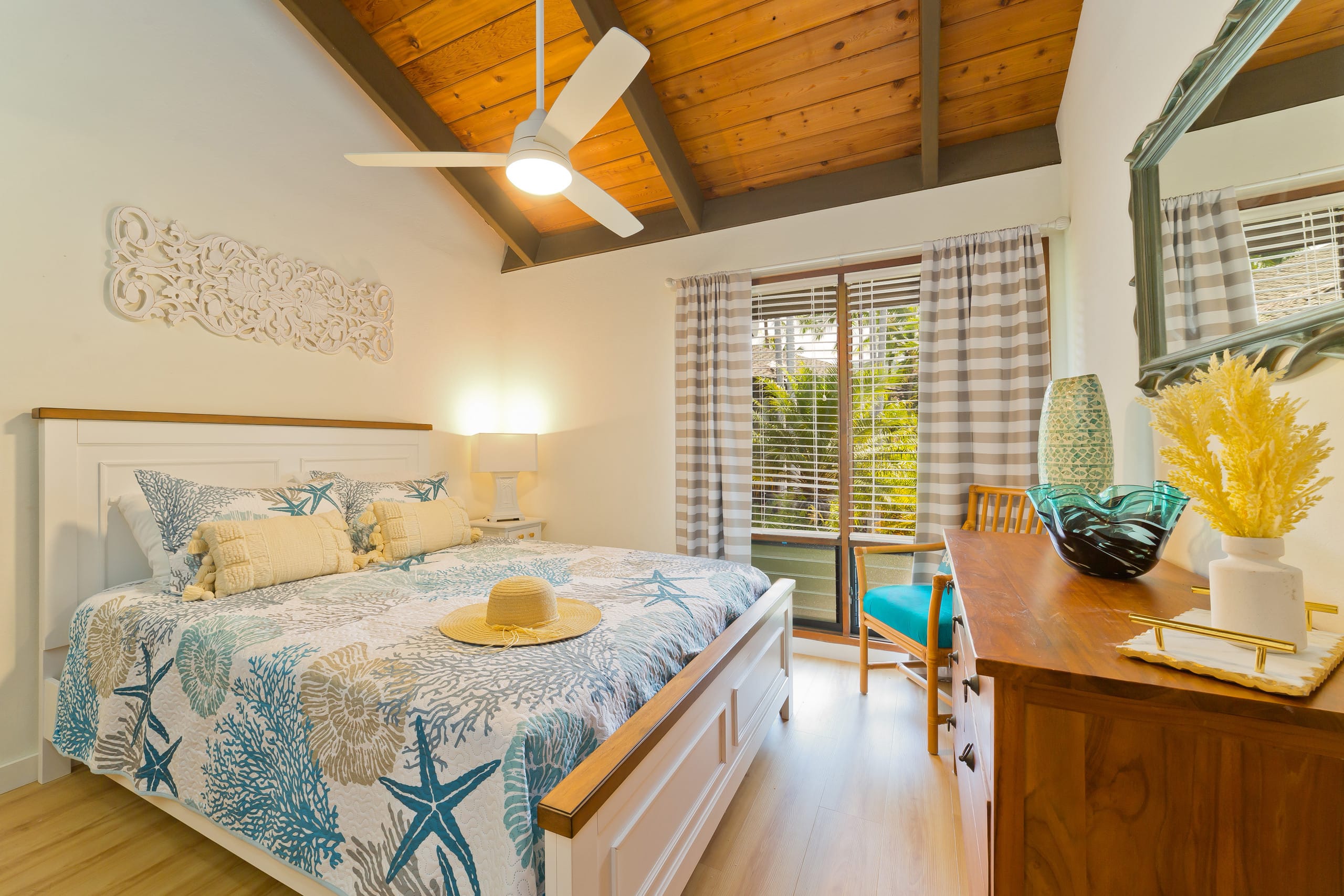 Condo in Kailua-Kona · ★4.71 · 3 bedrooms · 6 beds · 3 private baths - Image 2