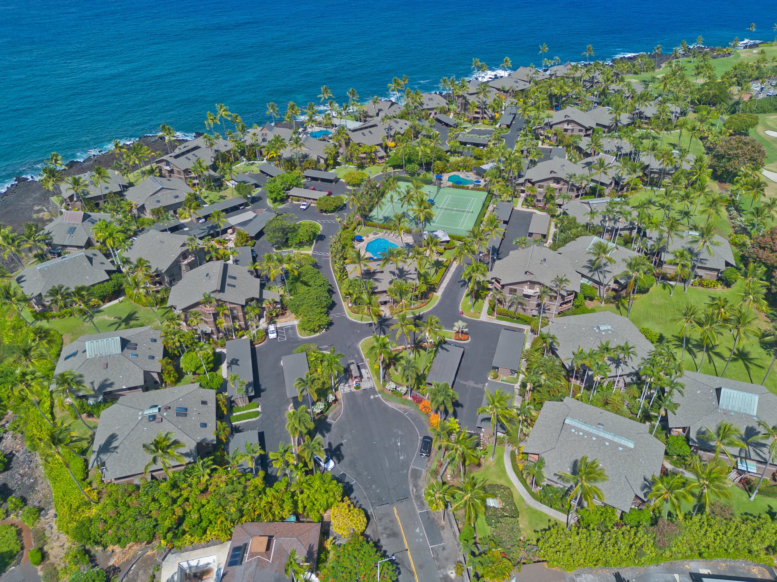 Condo in Kailua-Kona · ★4.71 · 3 bedrooms · 6 beds · 3 private baths - Image 9