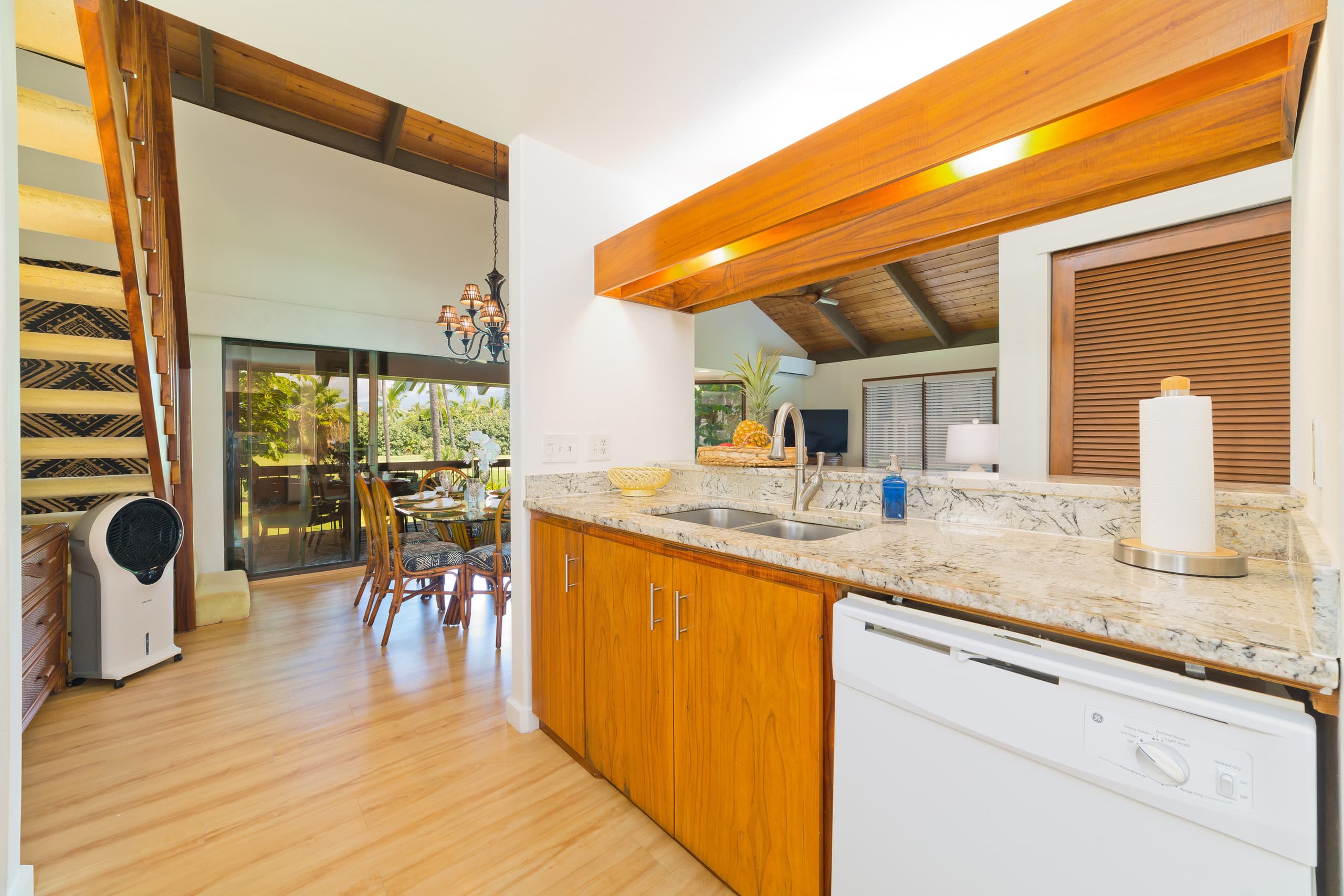 Condo in Kailua-Kona · ★4.71 · 3 bedrooms · 6 beds · 3 private baths - Image 25