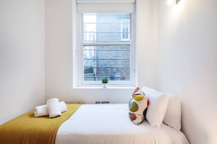 Central Flat in Covent Garden gallery image 2