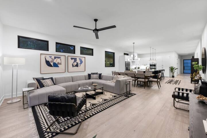 Stylish Southern Home | Heated Pool gallery image 2