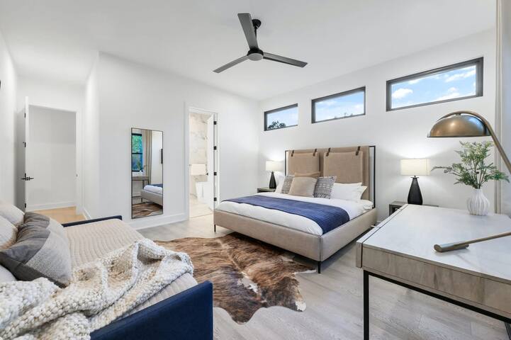 Stylish Southern Home | Heated Pool gallery image 3