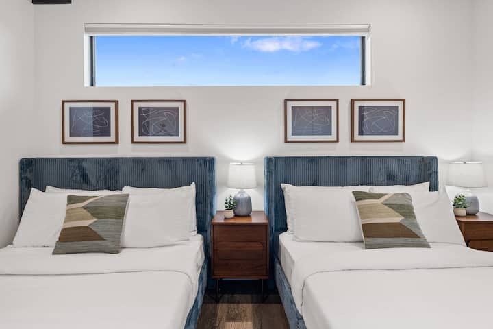 غرفة النوم في الطابق الأول - سريران كوين