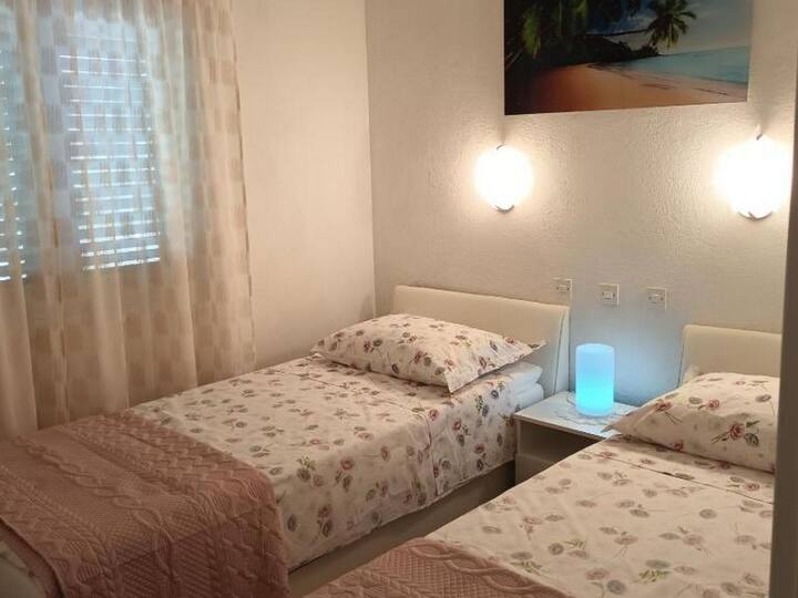 Dhoma e gjumit nr. 2, Sipërfaqja: 12 m²