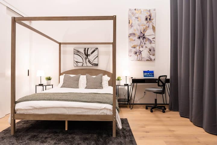 Почивката и релаксацията са задължителни.  Работата със сигурност не е задължителна.  