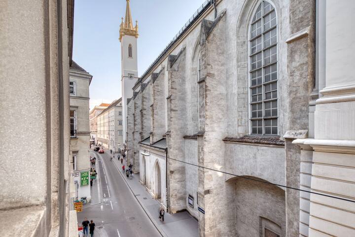 Blueground | Innere, cellar & elev, nr transport gallery image 5