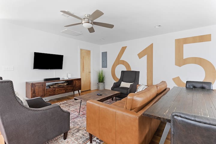 2 Homes – 8 Bedrooms – Sleeps 24! Rooftop Views! gallery image 4