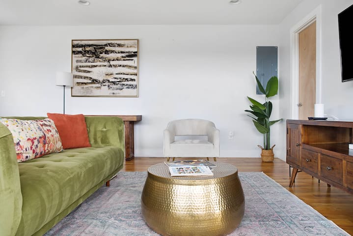 2 Homes – 8 Bedrooms – Sleeps 24! Rooftop Views! gallery image 5