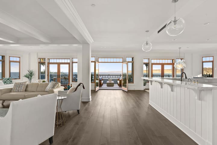 La Jolla Cove – Oceanfront Masterpiece gallery image 2