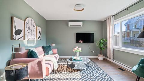 Spacious 2-Bedroom Retreat with Deck and Full Amen