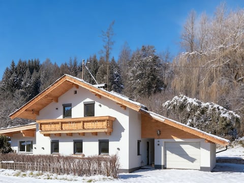 Luxurious chalet in the centre, ski bus nearby