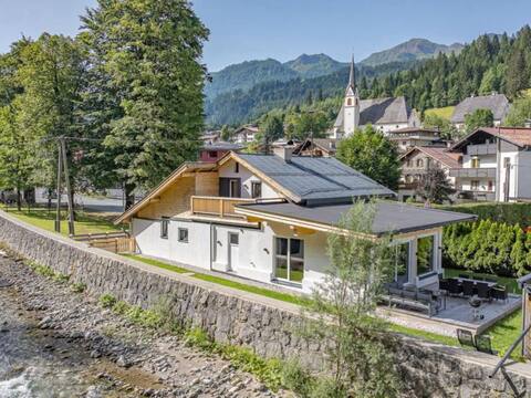 Luxurious chalet in the centre, ski bus nearby