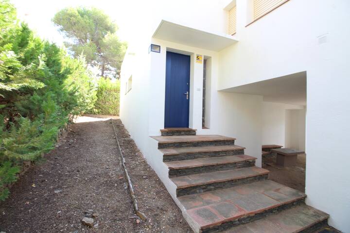 villa les oliveres c – house with garden few meter gallery image 3