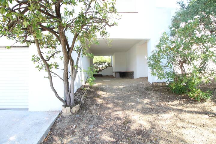 villa les oliveres c – house with garden few meter