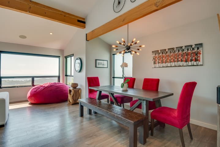 Malibu Retreat w/ Balcony & Mountain Views gallery image 2