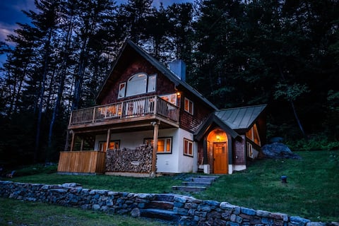 Stratton Mountain Escape w Hot Tub|Deck|Projector