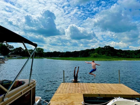 "Party on Pine"  Pontoon Boat, Hot Tub & Games!