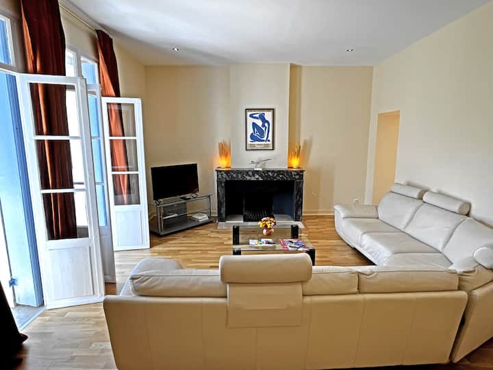 Château La Tour Apollinaire - Suite Luxe Picasso - ibis budget Perpignan Centre