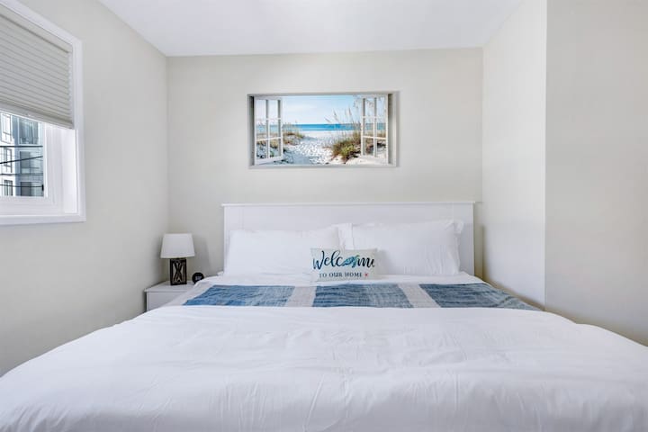 “Boomer’s” Beach Bungalow Steps to La Jolla Shores