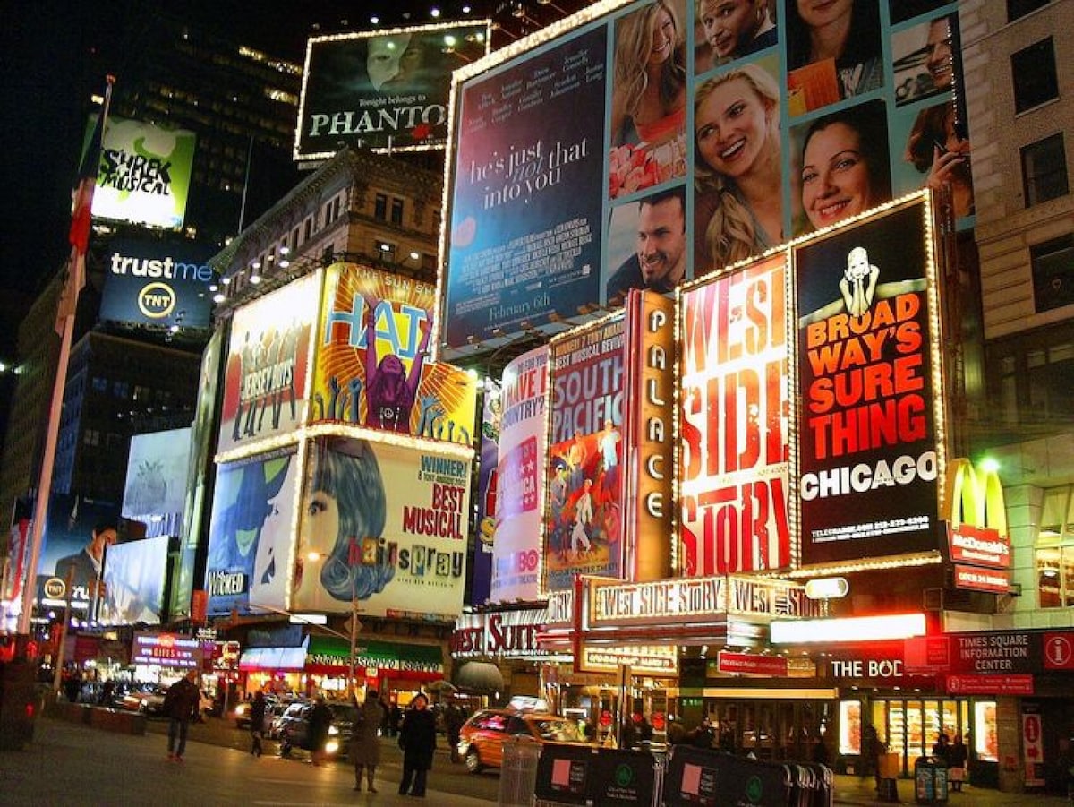 Steps to Times Square | Full Kitchen. Pet-Friendly photo 14