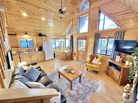 The Tamarack | Spa, Updated Décor, Pet Friendly!