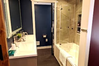 Walkable Elmwood Cottage, No Chores 2Bath 2BR 1Car, photo 7 of 20