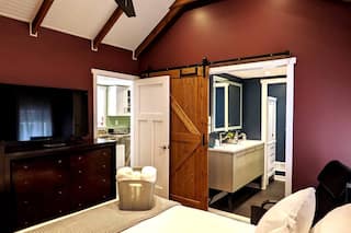 Walkable Elmwood Cottage, No Chores 2Bath 2BR 1Car, photo 6 of 20