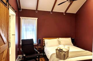 Walkable Elmwood Cottage, No Chores 2Bath 2BR 1Car, photo 8 of 20