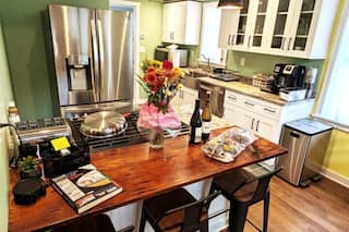 Walkable Elmwood Cottage, No Chores 2Bath 2BR 1Car, photo 4 of 20