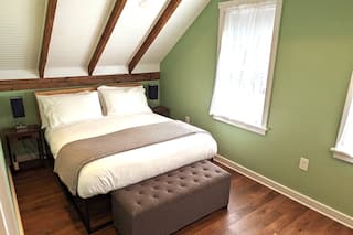 Walkable Elmwood Cottage, No Chores 2Bath 2BR 2Car, photo 5 of 20