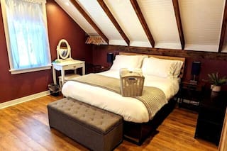 Walkable Elmwood Cottage, No Chores 2Bath 2BR 2Car, photo 9 of 20