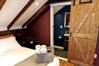 Walkable Elmwood Cottage, No Chores 2Bath 2BR 2Car, photo 10 of 20