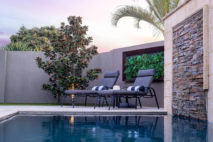 Beachside Retreat – 300m walk to the beach gallery image 2