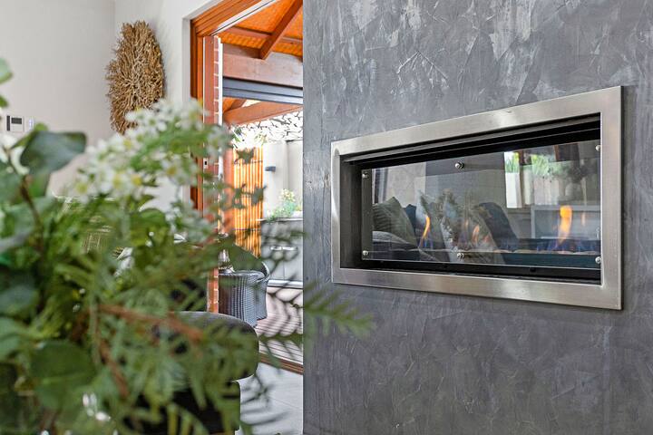 Beachside Retreat – 300m walk to the beach gallery image 5