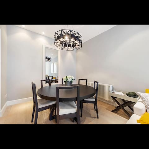 Prime Knightsbridge Mews – 4 bed House gallery image 3