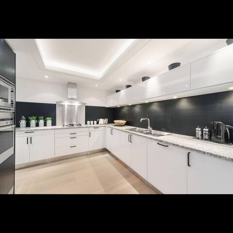 Prime Knightsbridge Mews – 4 bed House gallery image 4