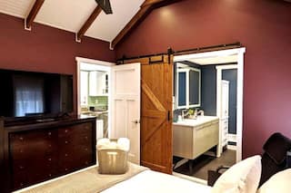 Walkable Elmwood Cottage, No Chores 4Bath 4BR 4Car, photo 9 of 37