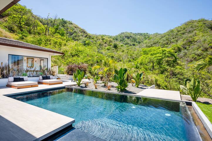 Contemporary Villa w/ Resort-Style Outdoor Space